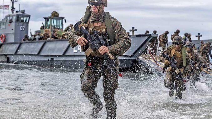 المارينز على أبواب هرمز.. هل تقلب قوة التدخل السريع الأمريكية موازين الحرب؟