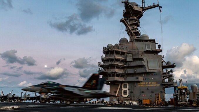 حريق وأعطال فنية تجبر “جيرالد فورد” على الانسحاب المفاجئ من الشرق الأوسط