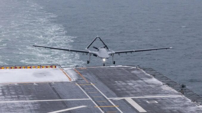 إيطاليا تدرس بجدية اقتناء المسيّرة التركية “بيرقدار TB3” لحاملة طائراتها “كافور”