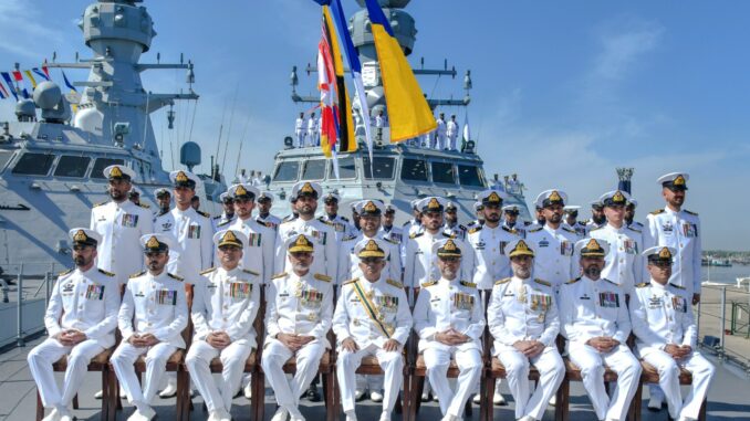 البحرية الباكستانية تُدشّن سفينة “خيبر” من فئة ميلغم التركية